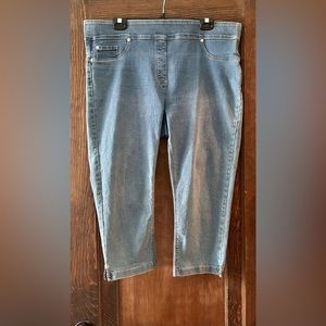 Bellina Pull-on Mid-Rise 3/4 Length Cropped Jeans